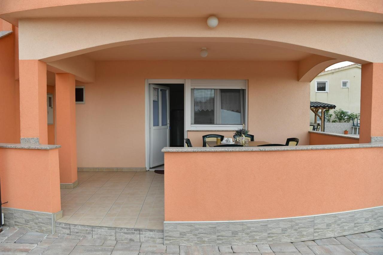Apartments Villa Lucky Vir Eksteriør billede